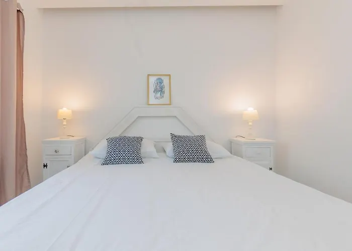 公寓 Luxury With Sea Wiew, Next To The