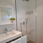 Luxury With Sea Wiew, Next To The Appartamento Sukošan